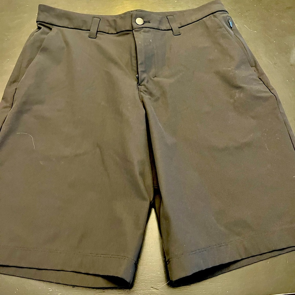 Lululemon Mens Commission Classic-Fit  shorts 9"
Warpstreme Black size 31
